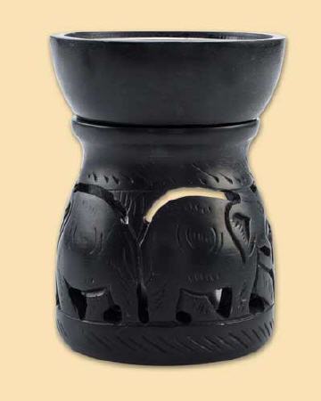 Aromalampe, Duft-Verdampfer aus schwarzem Speckstein. Interssant eingearbeitetes Elefantenrelief. Die Aromaschale kann zur Reinigung abgenommen werden.