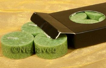 Natur Teelicht Gr�n ohne H�lle von Kerzenfarm Hahn, f�r Glaseins�tze. Aus nachwachsenden Rohstoffen hergestellt.