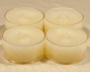 Teelicht in Creme im Acrylbecher, durchgef�rbte Teelcihte f�r St�vchen, Dekoration oder Gastronomie.
