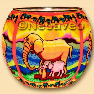 Leuchtglas Elefantenmutter 11cm, intensiv leiuchtendes Motiv von Kerzenfarm Hahn.