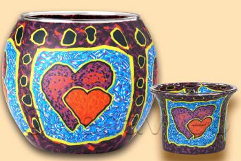 Zweisamkeit Leuchtglas und Teelichtglas, gro�es und kleines Herz, brauner Rahmen, blauer Untergrund, Kerzenfarm Hahn