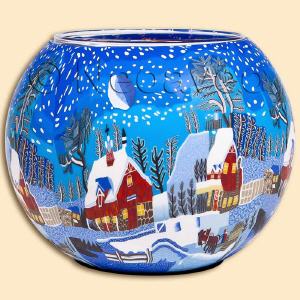 15 cm XL Leuchtglas Winternacht in Kanada von Kerzenfarm Hahn, zeigt eine frostkalte Nacht mit Halbmond am Himmel und schneebedecktem Haus mit leuchtenden Fenstern im Schneefall.