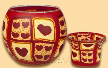 Herz zu verschenken. Windlicht mit roten Herzen von Kerzenfarm Hahn. Dazu passend das kleine Leuchtglas Teelichtglas. Geschenk f�r den Lieblingsmensch oder Valentinstag, Muttertag.