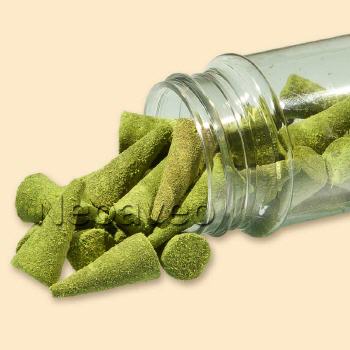 Leichter Duft mit bekanntem Aroma von grünem Tee. Amerikanische Qualitäts Räucherkegel von Heaven Scent, ab 30 Stück im Aromabehälter kaufen.