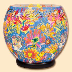 XXL Leuchtglaslampe A Dream of Blossom oder Blütentraum, Beides trifft auf die intensiv leuchtenden Blüten zu. Der zart blaue Untergrund unterstreicht das Motiv. Große Gigant Leuchtglas Lampe von Kerzenfarm Hahn.