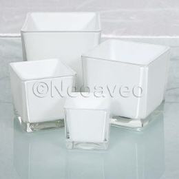 Glasteelicht, weisser Glasw&uuml;rfel von Sandra Rich zur Tischdekoration.