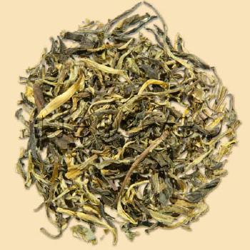 Kekecha Gelber Tee, frisch, leicht nussig und vollmundig. Diese Tee-Spezialitt zeichnet sich durch einen extrem niedrigen Teeingehalt (Koffein des Tee) von ca. 1% aus.
