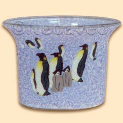 Leuchtglas Teelichtglas 5cm K&ouml;nigspinguin Familie auf winterlichem Untergrund.