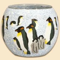 Leuchtglas von Kerzenfarm Hahn, 11 cm -  K&ouml;nigspinguine. In Handarbeit hergestelltes, farbiges Wintermotiv.