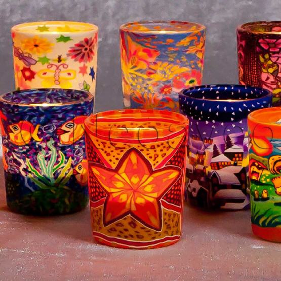 Leuchtglas Votivgläser 6cm, mit vielen Motiven von Kerzenfarm Hahn. Vin einem Teelicht oder LED-Teelicht erhelllt, ein stimmungsvoller Moment.