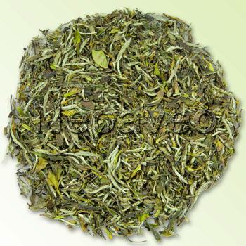 Pai Mu Tan gilt als der bekannteste weie Tee, der sich immer grere Beliebtheit erfreut. Der Aufguss dieser Teespezialitt hat eine bernsteinfarbene Tasse mit einem milden, leicht wrzigem Geschmack. Teespezialitt hat eine bernsteinfarbene Tasse, mild, leicht wrzigem Geschmack.