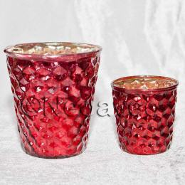 Glas-Windlicht Bauernsilber Waben rot-silber in 2 Gr&ouml;&szlig;en, 7cm x 7cm und 10cm x 10cm. Ein sehr sch&ouml;n rot leuchtendes, teiltransparentes, Vintage Windlicht mit Waben-Struktur. Innen ist das Kerzenglas silbern verspiegelt.
