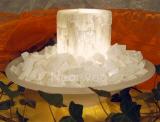 Selenit Zimmer- Brunnen, Tischbrunnen mit Beleuchtung und weissen Selenitchips und Alabaster-Brunnenschale in weiss.