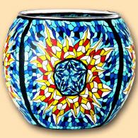Leuchtglas Tiffany Stern 11cm, mit Motiv bunt leuchtdender Stern in blauem Umfeld, intensiv leuchtend, von Kerzenfarm Hahn.
