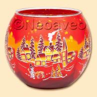 Leuchtglas Winterdorf 11 cm, roter Untergrund, H&auml;user im Schnee, Tannen, von  Kerzenfarm Hahn