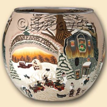 Leuchtglas Winterfarm 11 cm, Farmhaus mit Schnee, spielende Kinder, gro�er Baum, Kerzenfarm Hahn